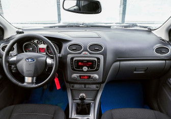 Подержанный автомобиль Ford Focus Hatchback 2008 года (12 фото)