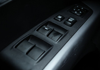 Подержанный автомобиль Peugeot 4007 2012 года (11 фото)