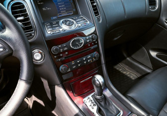 Подержанный автомобиль Infiniti EX 2011 года (10 фото)