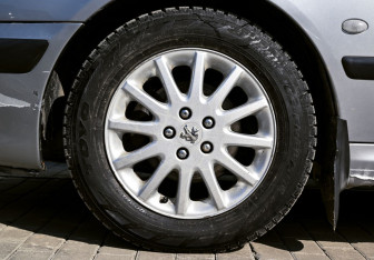 Подержанный автомобиль Peugeot 607 2000 года (19 фото)