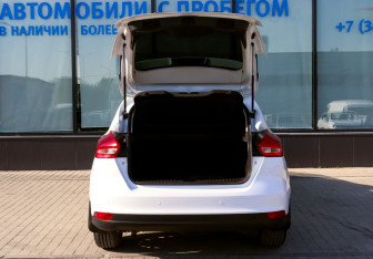Подержанный автомобиль Ford Focus Hatchback 2016 года (20 фото)