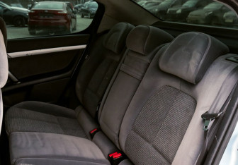 Подержанный автомобиль Peugeot 407 Sedan 2006 года (15 фото)