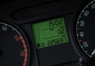 Подержанный автомобиль Skoda Fabia Hatchback 2010 года (14 фото)