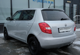 Подержанный автомобиль Skoda Fabia Hatchback 2013 года (3 фото)