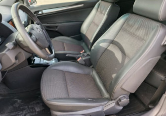 Подержанный автомобиль Opel Astra Hatchback 2008 года (9 фото)