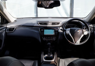 Подержанный автомобиль Nissan X-Trail 2014 года (18 фото)