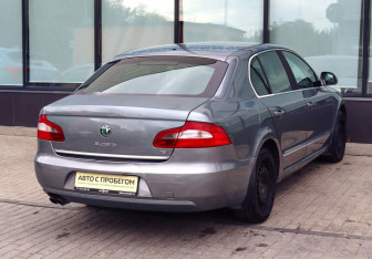 Подержанный автомобиль Skoda Superb Liftback 2011 года (5 фото)