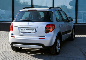 Подержанный автомобиль Suzuki SX4 Sedan 2011 года (5 фото)