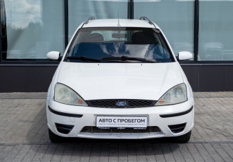 Подержанный автомобиль Ford Focus Wagon 2004 года (8 фото)