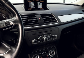 Подержанный автомобиль Audi Q3 2014 года (11 фото)