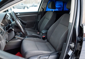 Подержанный автомобиль Volkswagen Jetta Sedan 2007 года (16 фото)