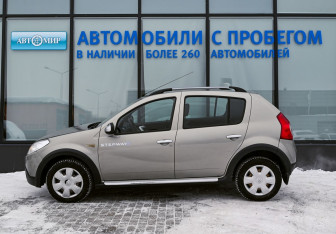 Подержанный автомобиль Renault Sandero 2012 года (2 фото)
