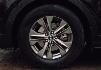 Подержанный автомобиль Hyundai Santa Fe 2012 года (17 фото)