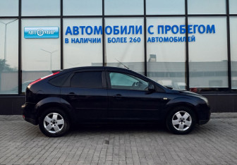 Подержанный автомобиль Ford Focus Hatchback 2006 года (6 фото)