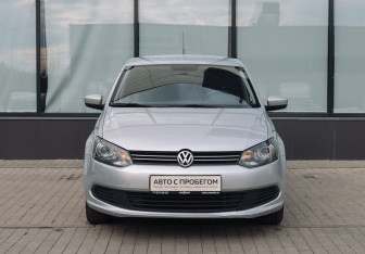 Подержанный автомобиль Volkswagen Polo Sedan 2012 года (8 фото)