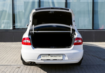 Подержанный автомобиль Skoda Superb Liftback 2011 года (20 фото)