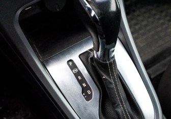 Подержанный автомобиль Opel Astra Sedan 2012 года (14 фото)