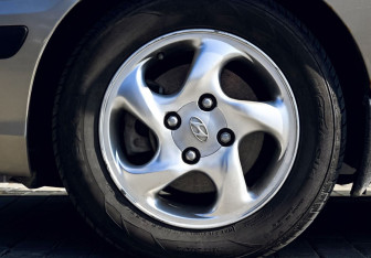 Подержанный автомобиль Hyundai Elantra Sedan 2005 года (19 фото)