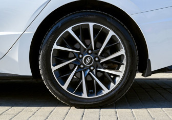Подержанный автомобиль Hyundai Sonata 2023 года (22 фото)