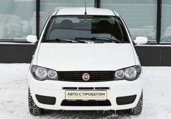 Подержанный автомобиль Fiat Albea 2011 года (8 фото)