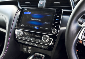 Подержанный автомобиль Honda Insight Sedan 2018 года (11 фото)