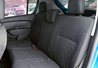 Подержанный автомобиль Renault Sandero 2015 года (17 фото)