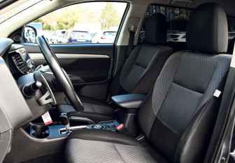 Подержанный автомобиль Mitsubishi Outlander 2013 года (15 фото)
