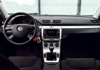 Подержанный автомобиль Volkswagen Passat Wagon 2008 года (17 фото)