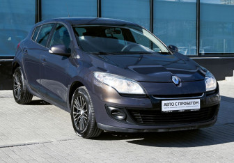Подержанный автомобиль Renault Megane Hatchback 2013 года (7 фото)