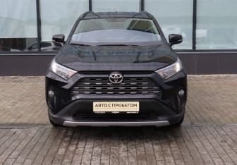 Подержанный автомобиль Toyota RAV4 2020 года (8 фото)