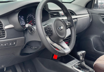 Подержанный автомобиль Kia Rio Hatchback 2019 года (9 фото)