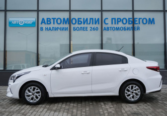 Подержанный автомобиль Kia Rio Sedan 2022 года (2 фото)