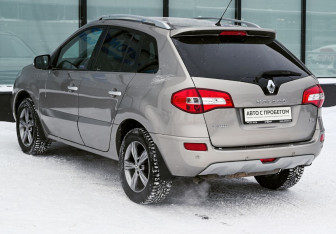 Подержанный автомобиль Renault Koleos 2013 года (3 фото)