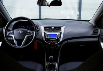 Подержанный автомобиль Hyundai Solaris Sedan 2011 года (16 фото)
