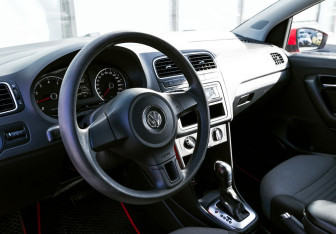 Подержанный автомобиль Volkswagen Polo Hatchback 2011 года (13 фото)