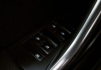 Подержанный автомобиль Opel Astra Wagon 2012 года (13 фото)