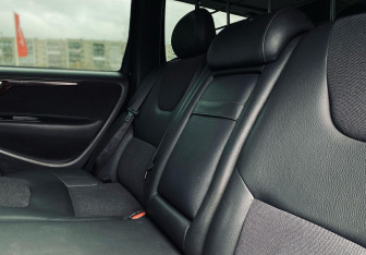 Подержанный автомобиль Volvo XC70 2006 года (17 фото)