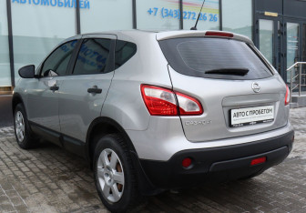 Подержанный автомобиль Nissan Qashqai 2013 года (3 фото)