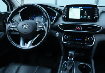 Подержанный автомобиль Hyundai Santa Fe 2018 года (10 фото)