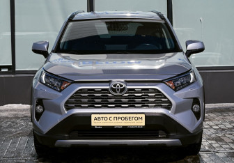 Подержанный автомобиль Toyota RAV4 2020 года (8 фото)
