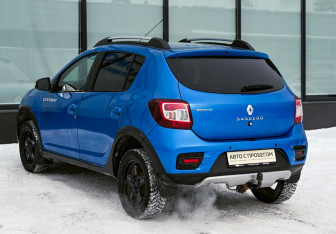 Подержанный автомобиль Renault Sandero 2015 года (3 фото)