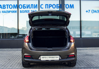 Подержанный автомобиль Kia Ceed Hatchback 2012 года (19 фото)