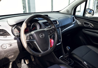 Подержанный автомобиль Opel Mokka 2012 года (16 фото)