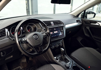 Подержанный автомобиль Volkswagen Tiguan 2020 года (15 фото)