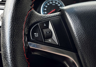 Подержанный автомобиль Brilliance V5 2015 года (13 фото)