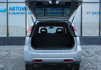 Подержанный автомобиль Suzuki Swift Hatchback 2002 года (17 фото)