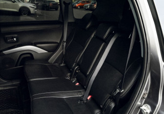 Подержанный автомобиль Mitsubishi Outlander 2012 года (18 фото)