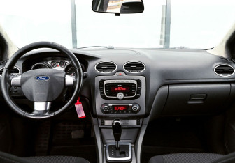 Подержанный автомобиль Ford Focus Hatchback 2009 года (15 фото)