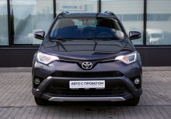 Подержанный автомобиль Toyota RAV4 2016 года (8 фото)