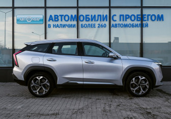 Подержанный автомобиль Geely Atlas 2024 года (6 фото)